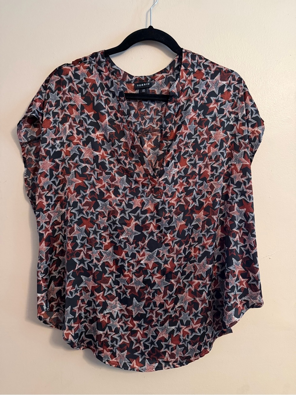 torrid Black and Red Star-Print V-Neck Short Sleeve Top